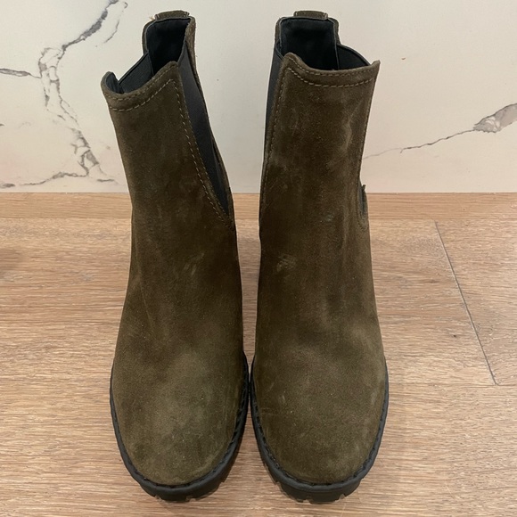 VINCE Henderson Water resistant army green ankle boots - Picture 4 of 10